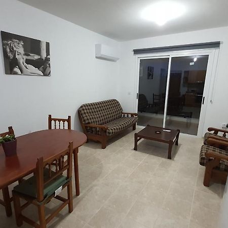 Lovely Apartment At The City Center Of Пафос Екстериор снимка