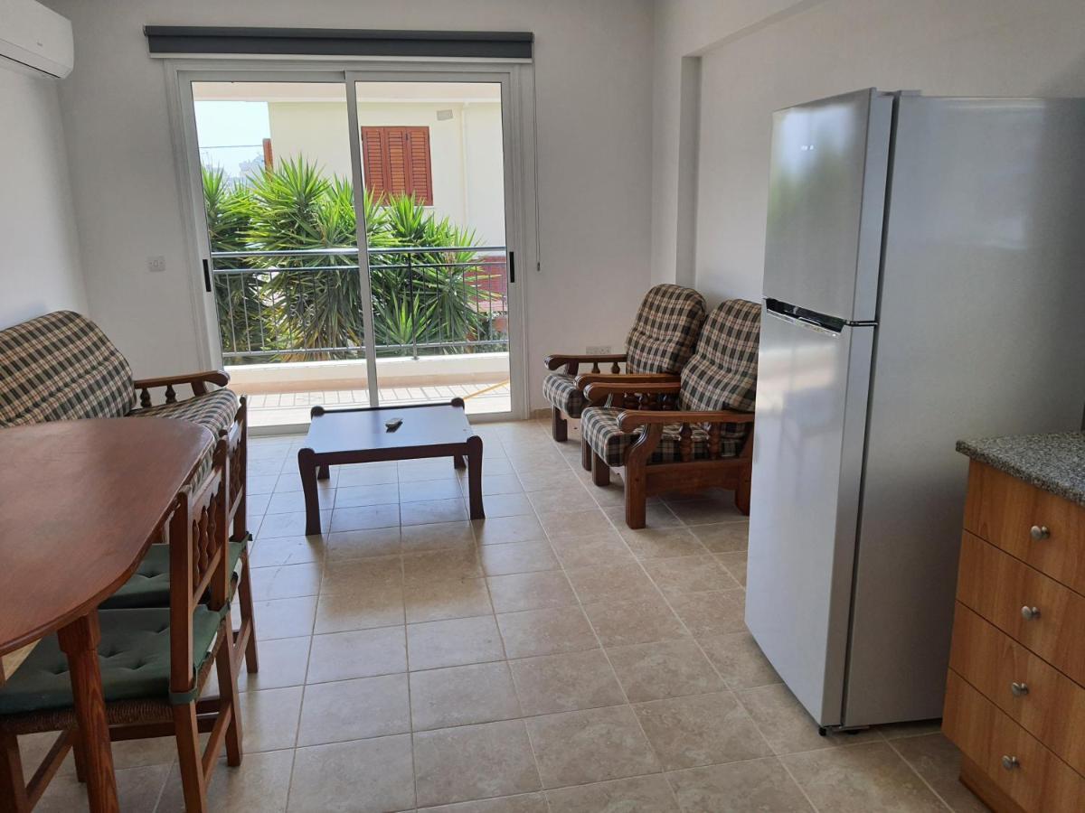 Lovely Apartment At The City Center Of Пафос Екстериор снимка