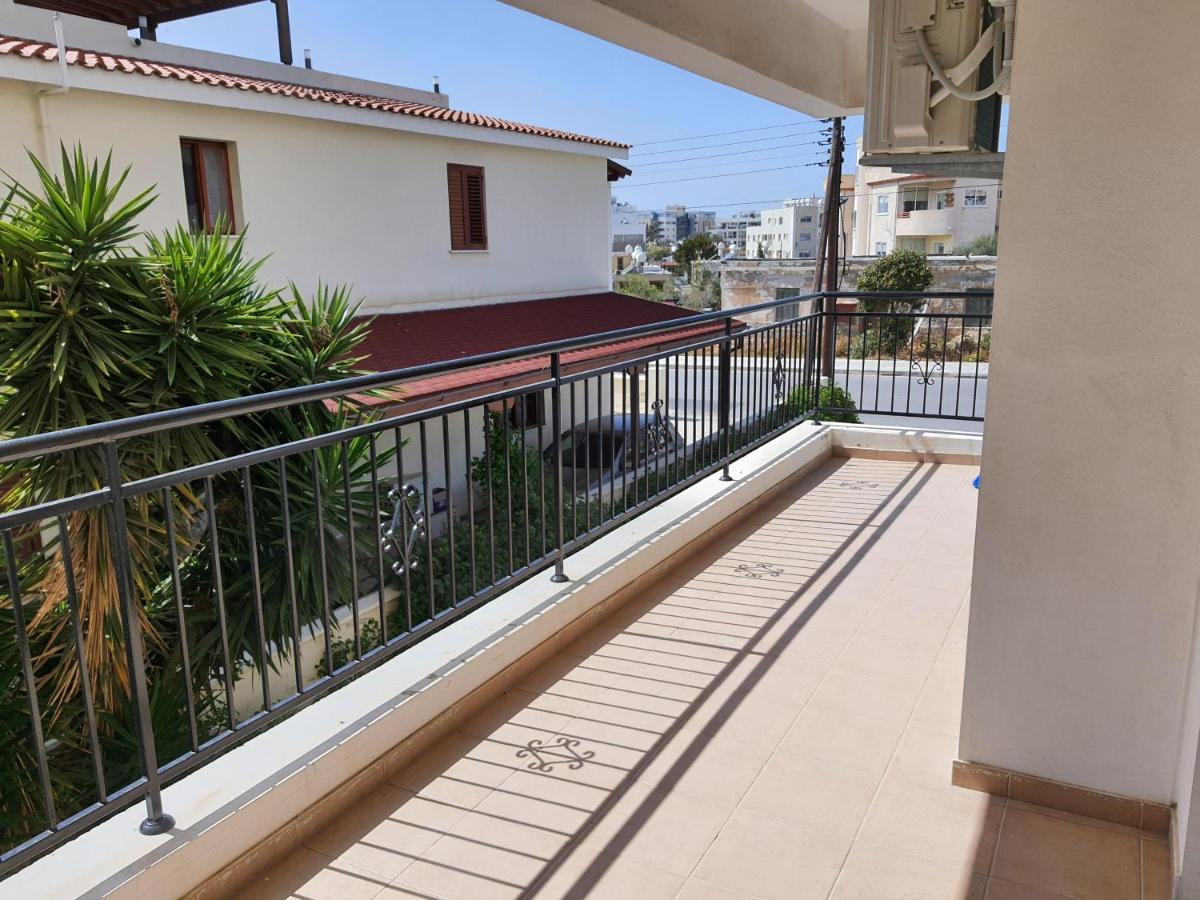 Lovely Apartment At The City Center Of Пафос Екстериор снимка